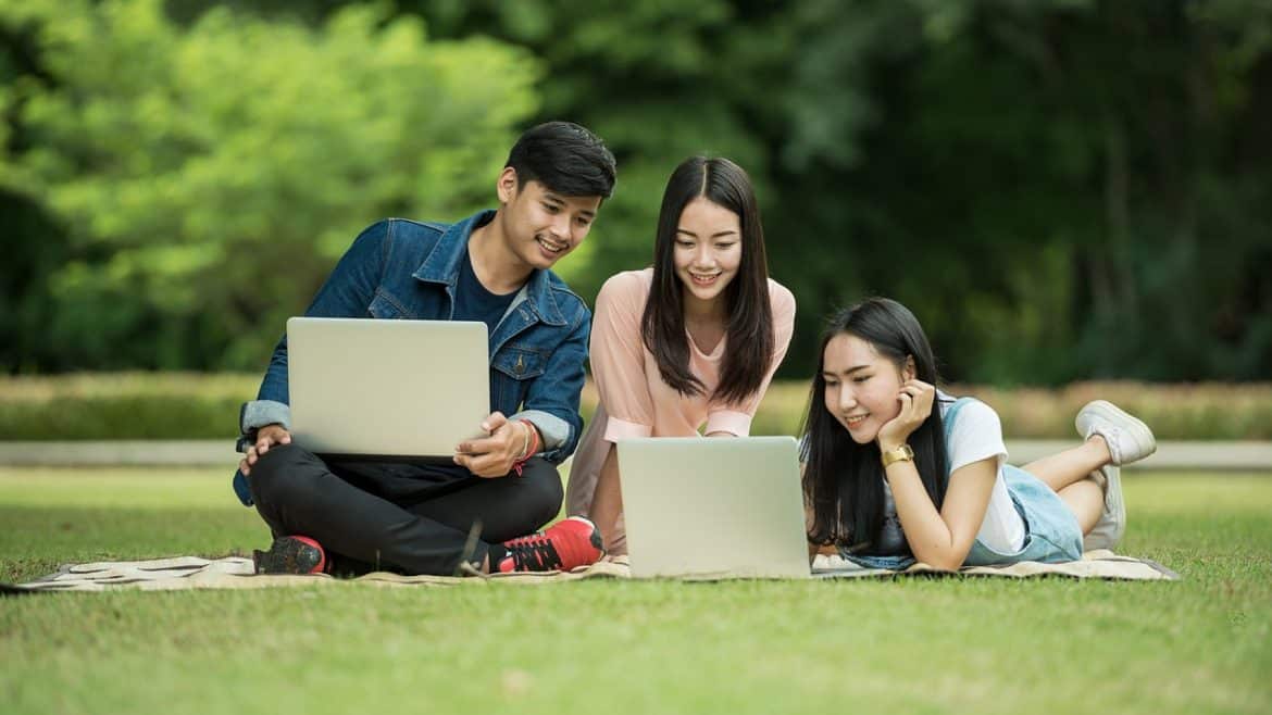 Étudiants en droit : des astuces pratiques pour avoir de bonnes notes aux examens