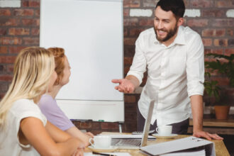Formation accompagnateur VAE : compétences clés, organisation du programme et perspectives professionnelles